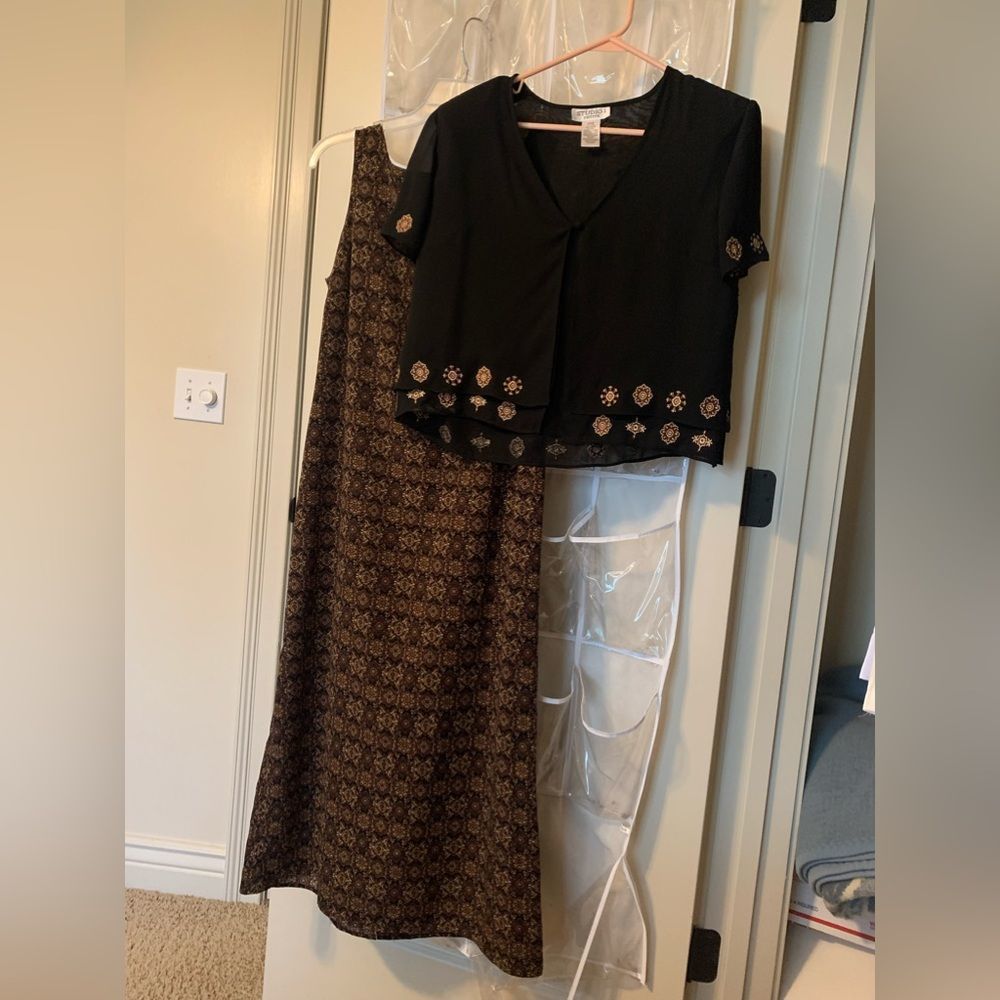Brown 2 piece Maxi Dress. Women 12 Petite. Geometrical Flower embroidery. Zipper